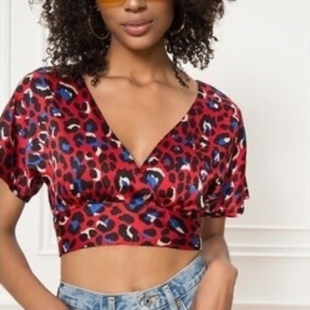 SUPERDOWN Camila Tie Back Crop Top Womens Size XS Red Leopard Puff Sleeve Blouse